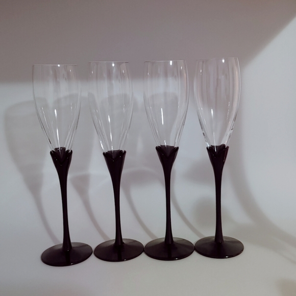 Tulip Stem Champagne Flutes - Picture 3 of 6